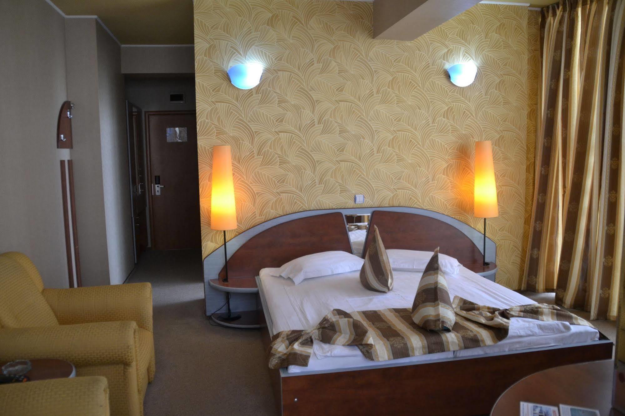 Hotel Helin - Calea Bucuresti Craiova Extérieur photo